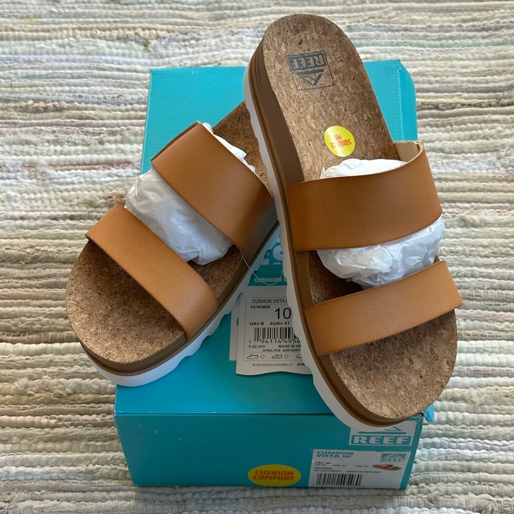 NIB Reef Cushion Vista Hi in Natural, Size 10